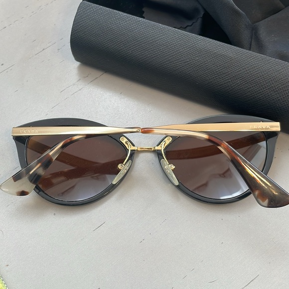Prada Cat Eye tortoise Sunglasses w/ case and cloth - Picture 2 of 6